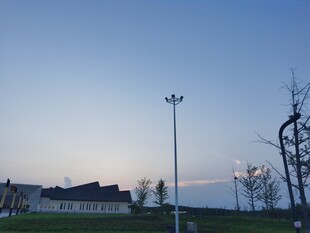 黄昏下的户外建筑景观