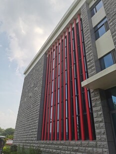 现代风格砖砌红条装饰建筑