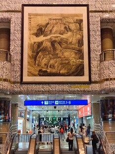 博物馆内景与艺术画作展示