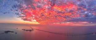 绚丽霞光下的壮美天空