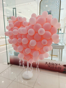 粉色心形气球装饰