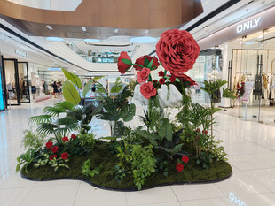 商场内的花卉景观布置