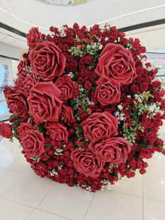 鲜艳红玫瑰花束