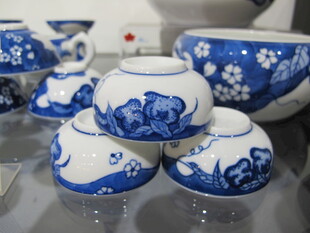 蓝白青花瓷摆件