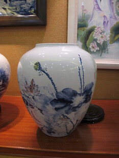 荷花青花瓷罐