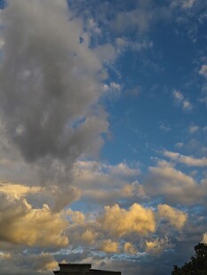 夕阳下的绚丽天空