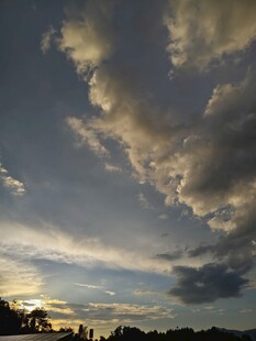 黄昏时分的壮丽云层景观