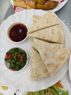 美味墨西哥卷饼配特色蘸酱