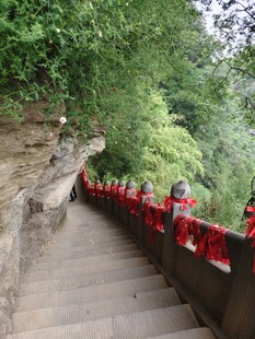 山间祈福阶梯