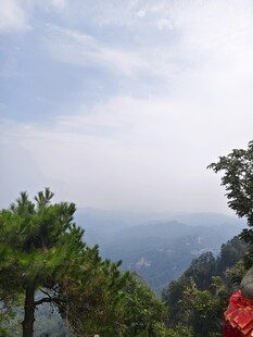 山巅 远眺朦胧山峦