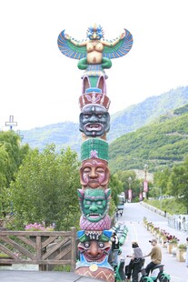 民族特色图腾柱景观