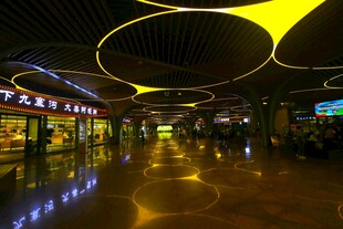 时尚现代的商场内部空间