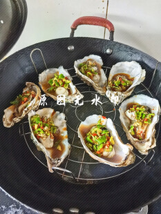 锅中美味蒜蓉烤生蚝