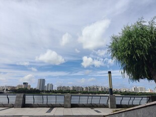 河畔风景