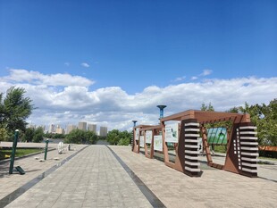 户外休闲步道与景观设施