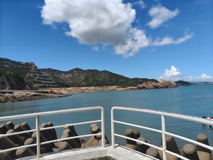 海边观景台眺望美丽海景