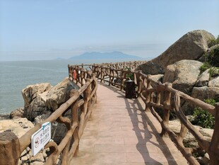 海边木栈道漫步山海间