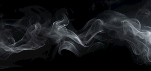 黑色背景上的缥缈烟雾