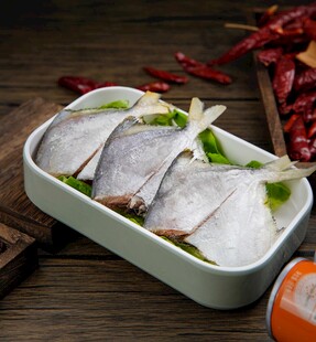 新鲜白鲳鱼食材