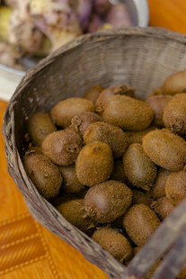 篮子里的新鲜猕猴桃