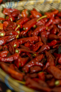 竹篮中的红辣椒