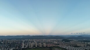 城市天际线全景俯瞰图