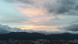 黄昏时分的壮丽天空景色