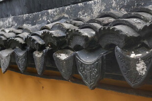 中式古建筑屋檐瓦片