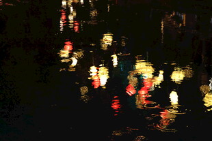 水上夜景灯光璀璨