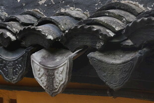 中式古建筑屋檐瓦片