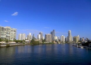 黄金海岸城市海滨风景
