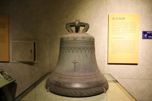 古老大钟陈列于展室