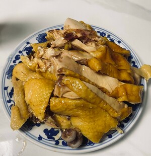 美味白切鸡装盘展示