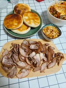 美味熏肉及多样搭配美食