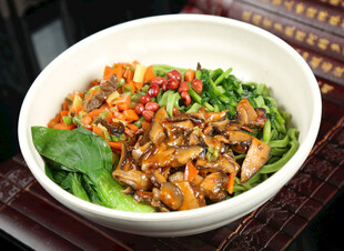 陕西面  干拌香菇蔬菜面