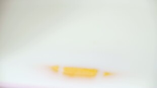 牛奶滴落溅起特写视频素材