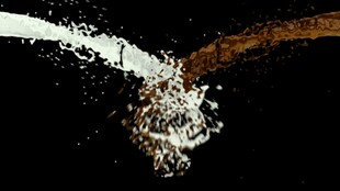 牛奶滴落溅起特写视频素材