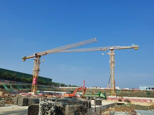 工地塔吊施工场景