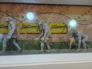 工人雕塑展示劳动场景