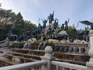 壮观喷泉雕塑景观