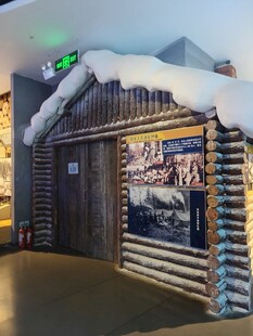 室内雪景木屋景观展示