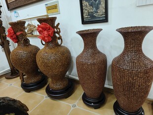 精美古朴陶瓷花瓶陈列