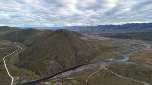 航拍山川河流壮丽景观