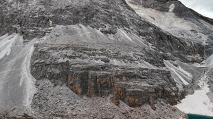 壮丽雪山山体景观