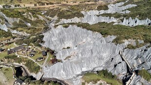 高山嶙峋地貌景观