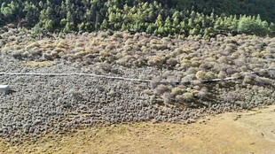 户外碎石堆积场景