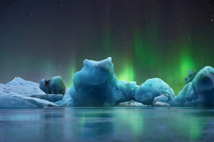 北极冰川极光