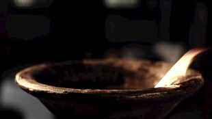 古朴陶碗中的光影之美