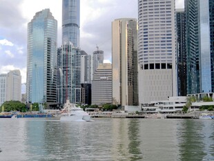 布里斯班河畔都市风景