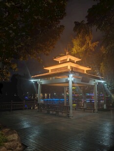 夜晚中式凉亭美景
